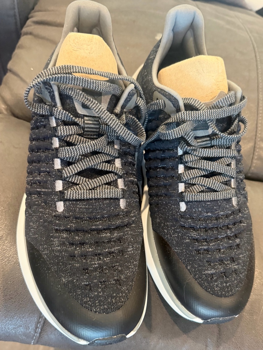 Men's Rabbit Dream Chaser. Size 10. New in box.  Knit Athletic Sneakers